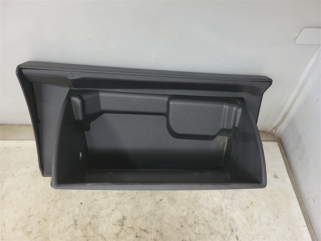 2016 CAMARO GLOVE BOX WITH LATCH BLACK 84208163 34153 - image 9