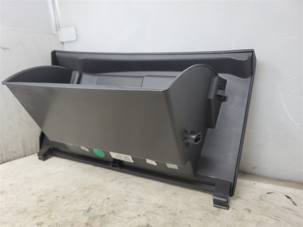 2016 CAMARO GLOVE BOX WITH LATCH BLACK 84208163 34153 - image 11