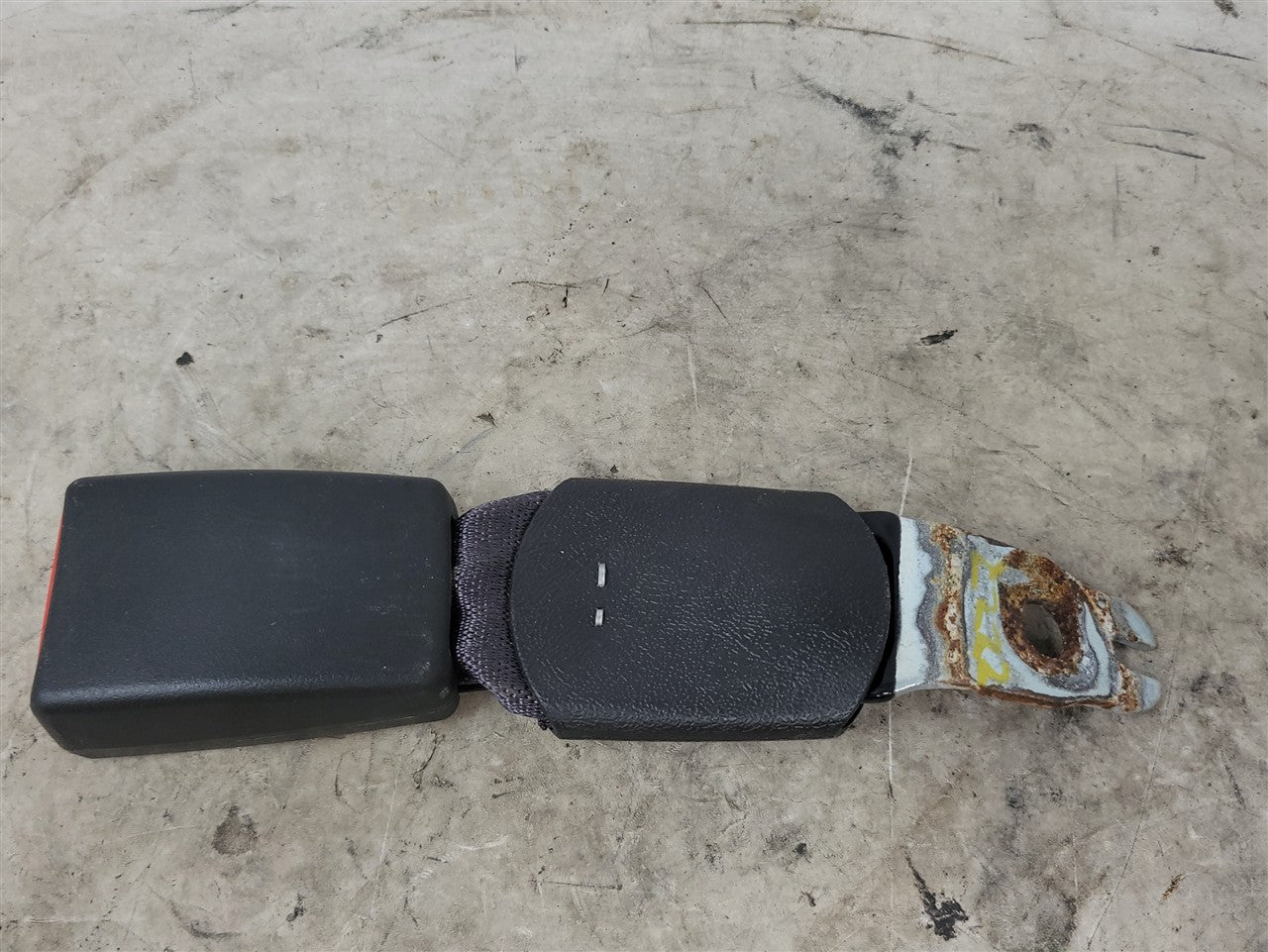 2016 CAMARO REAR SEAT BELT BUCKLE FITS LH OR RH 34160 - image 1
