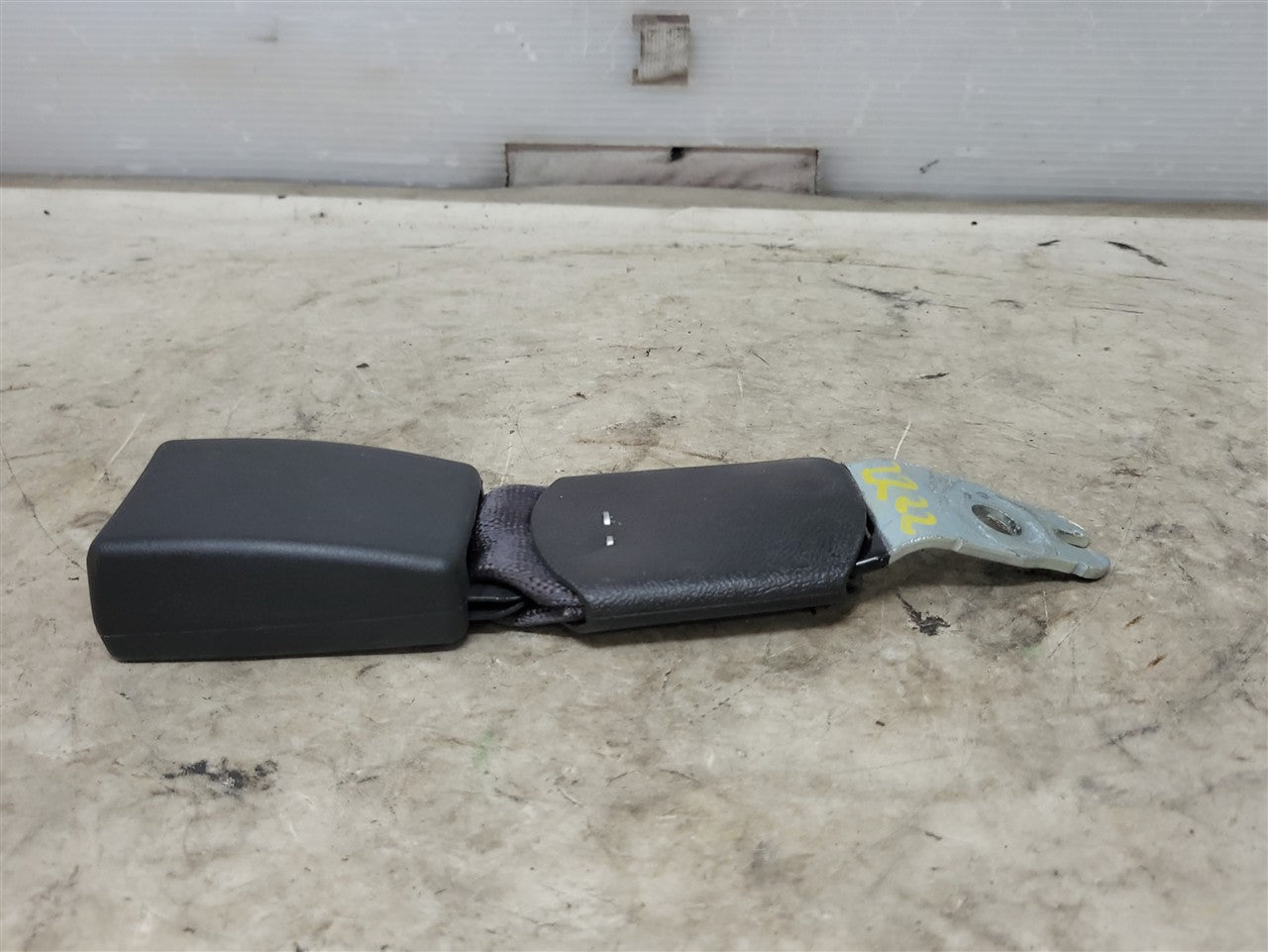 2016 CAMARO REAR SEAT BELT BUCKLE FITS LH OR RH 34161 - image 3