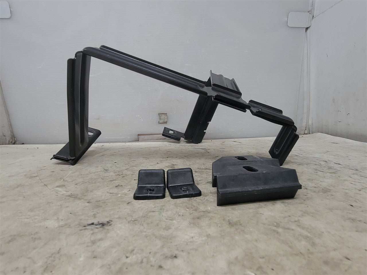 2016 CAMARO BATTERY MOUNT BRACKET & 2 HOLD DOWNS 34169 - image 2