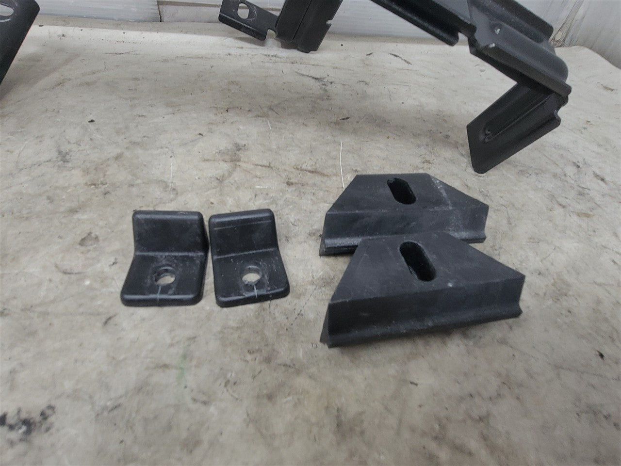 2016 CAMARO BATTERY MOUNT BRACKET & 2 HOLD DOWNS 34169 - image 3
