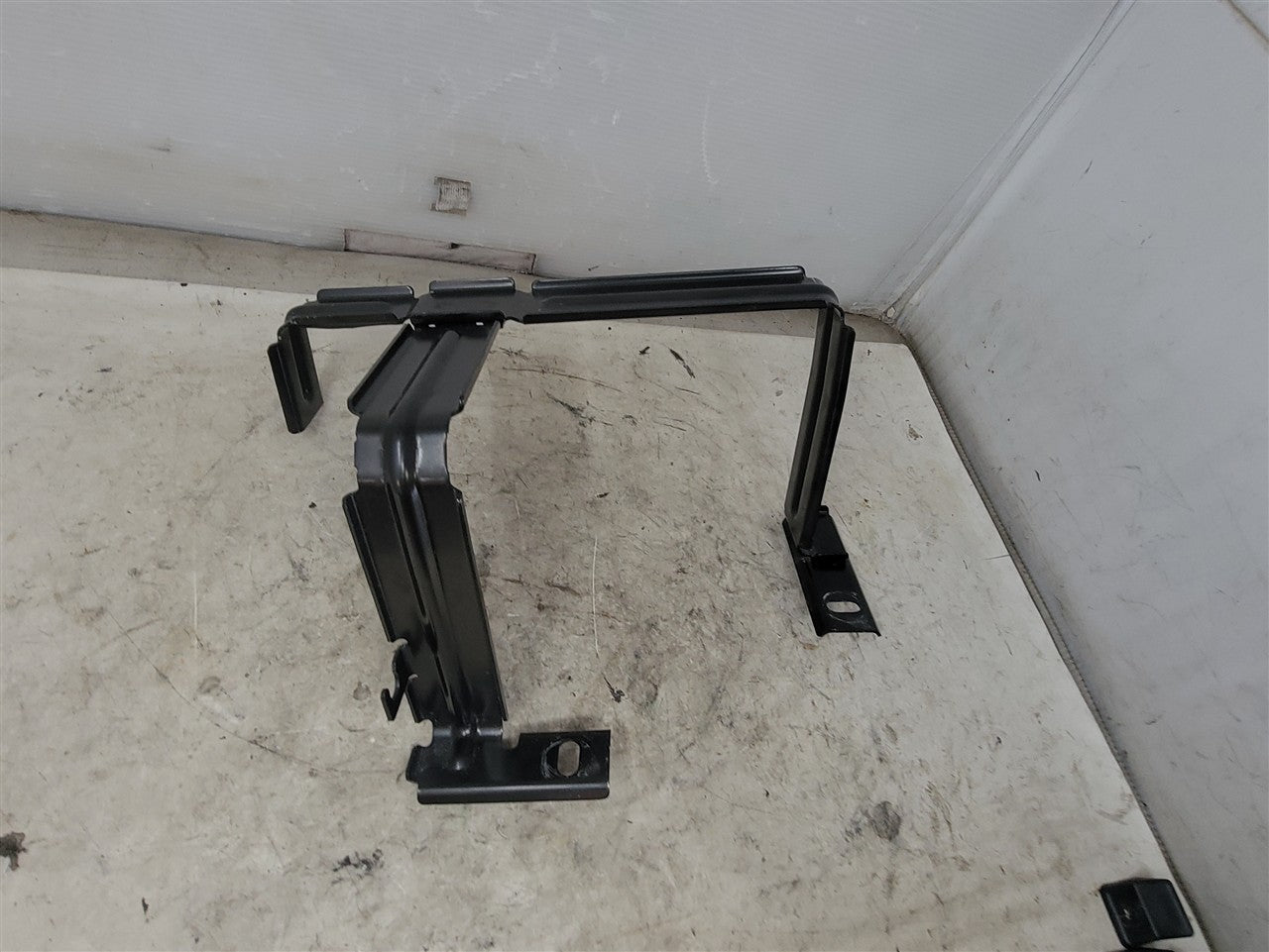 2016 CAMARO BATTERY MOUNT BRACKET & 2 HOLD DOWNS 34169 - image 6