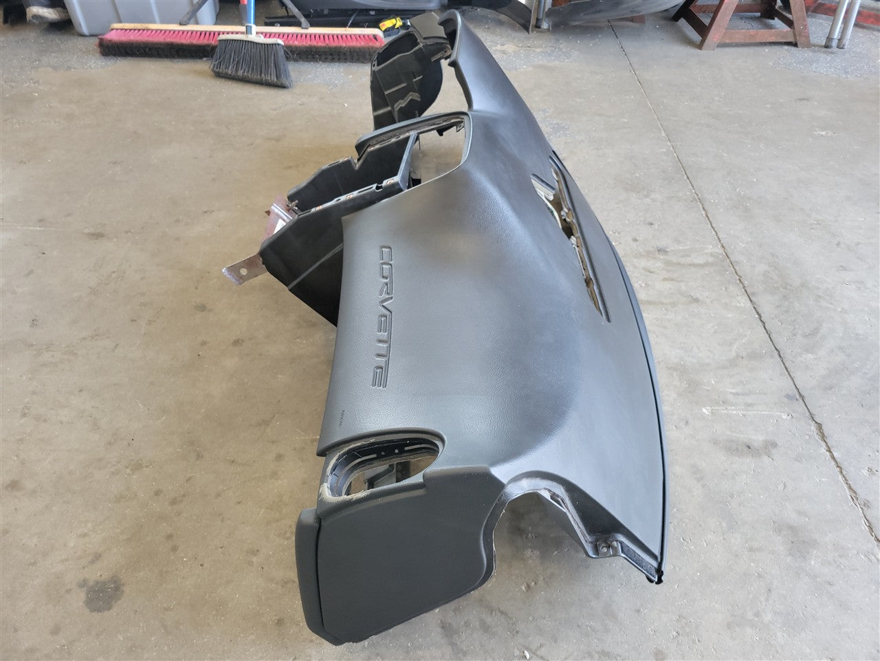 2005 CORVETTE CORVETTE DASH DASHBOARD BLACK W/HUD CUTOUT 15227349 34174 - image 4