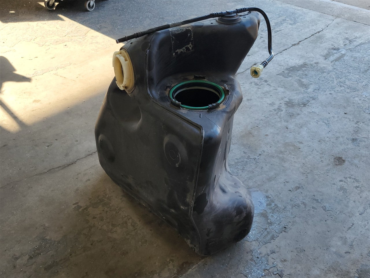 2005 CORVETTE RH PASSENGER GAS FUEL TANK 10310017 34178 - image 2