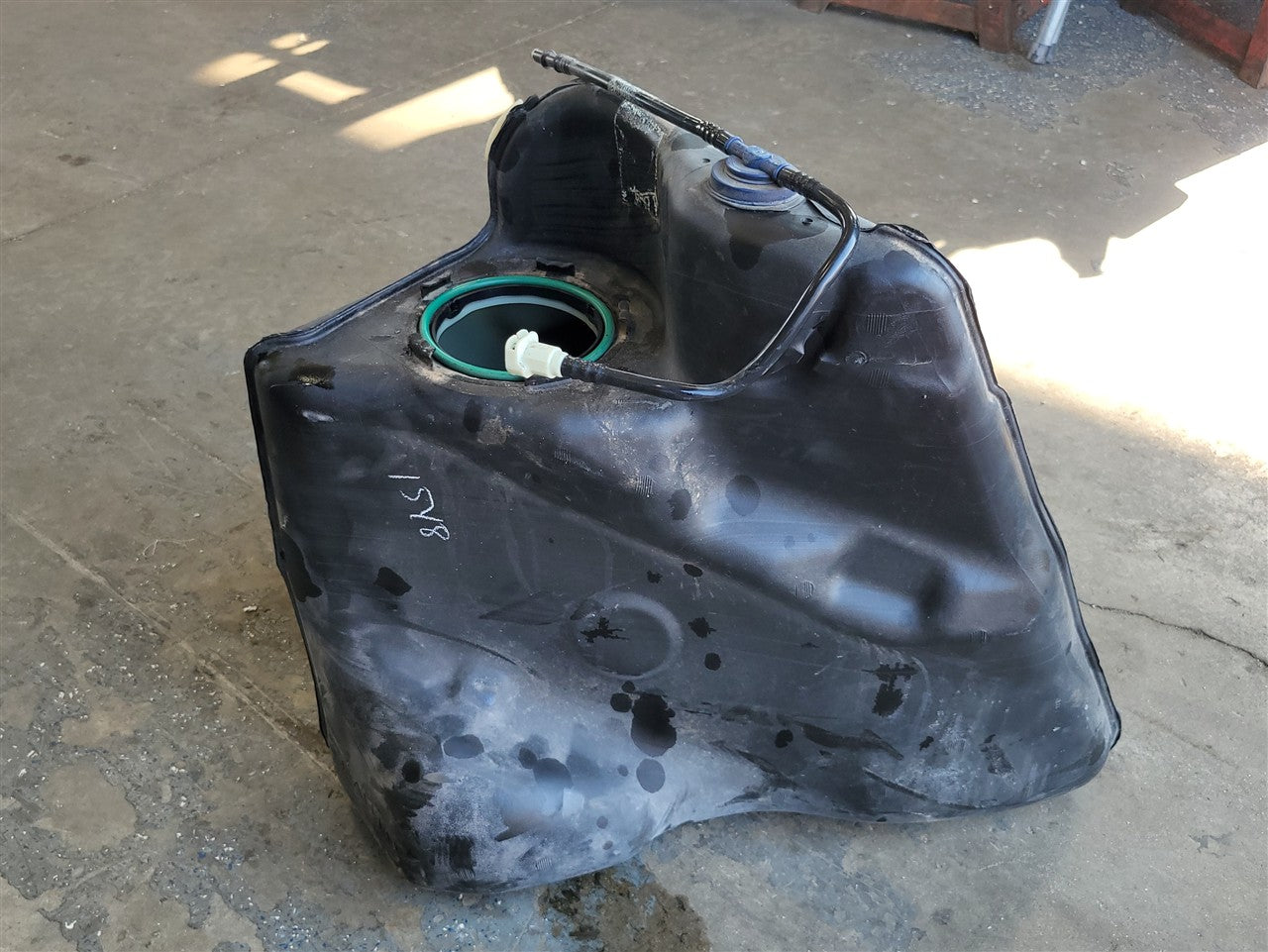 2005 CORVETTE RH PASSENGER GAS FUEL TANK 10310017 34178 - image 4