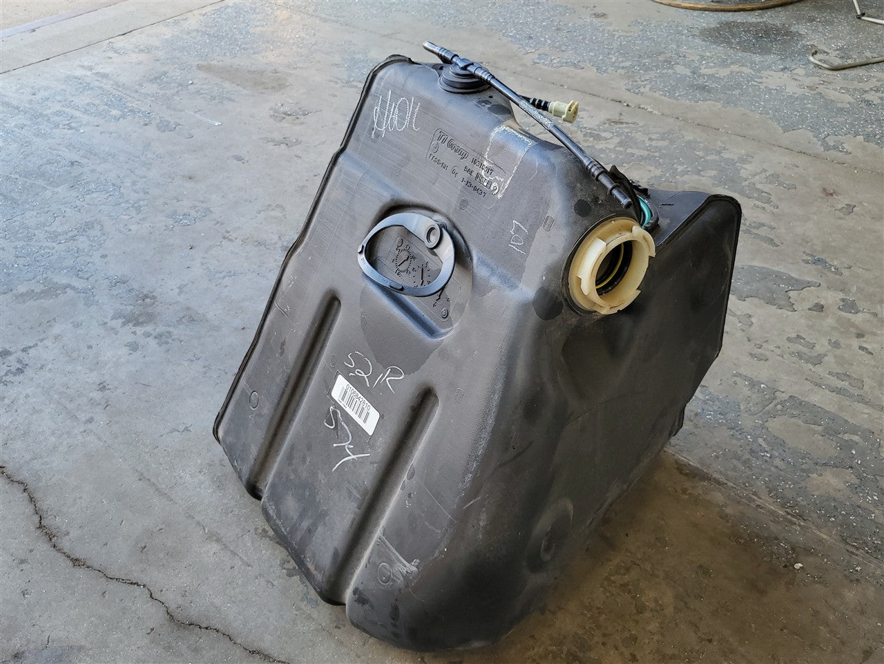 2005 CORVETTE RH PASSENGER GAS FUEL TANK 10310017 34178 - image 8