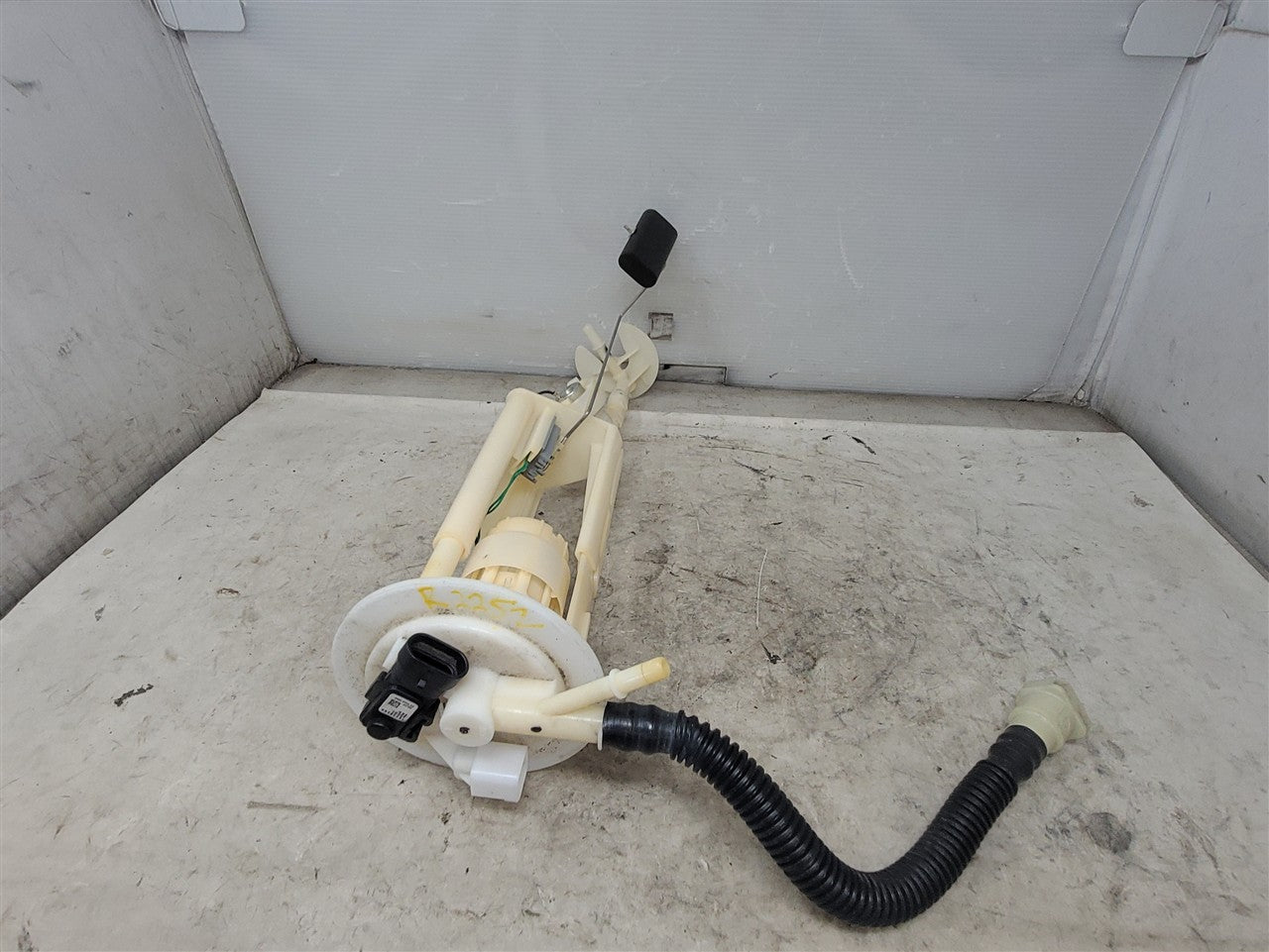 RH FUEL TANK TRANSFER PUMP ASSEMBLY 34179 - image 2