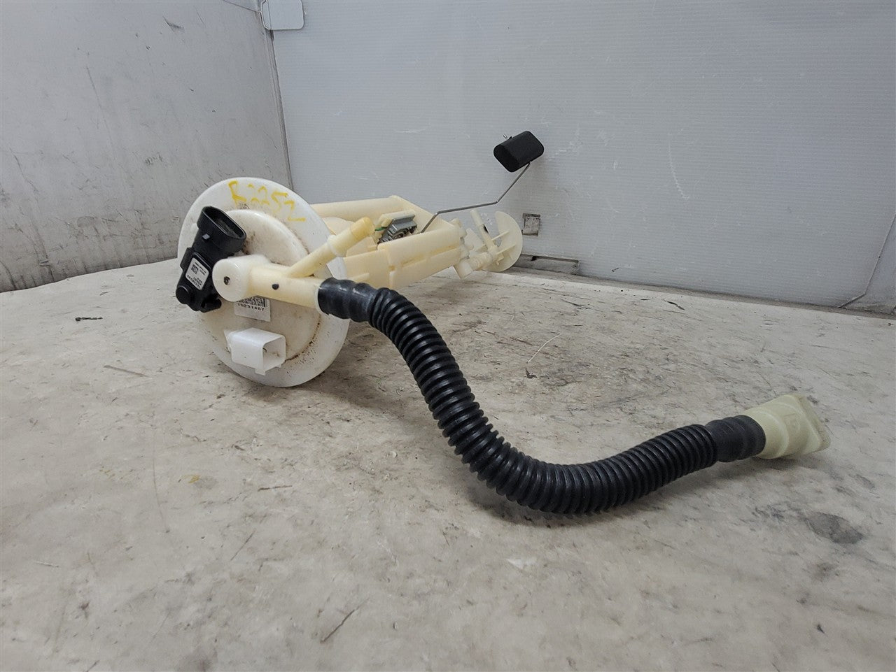 RH FUEL TANK TRANSFER PUMP ASSEMBLY 34179 - image 3
