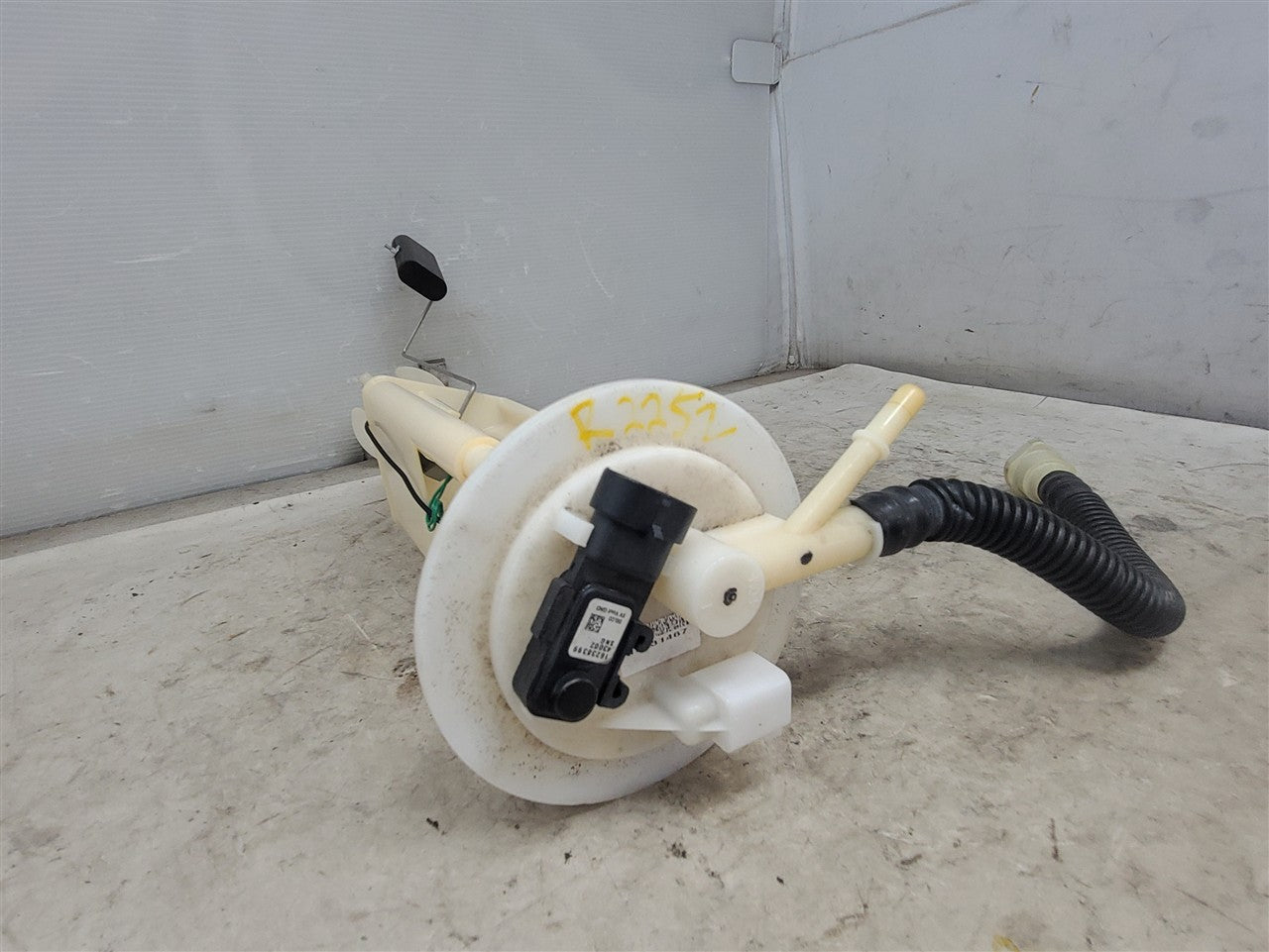 RH FUEL TANK TRANSFER PUMP ASSEMBLY 34179 - image 4