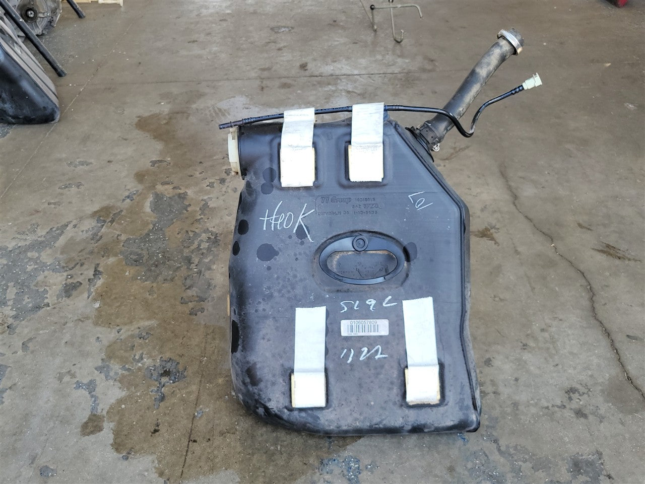 2005 CORVETTE LH DRIVER GAS FUEL TANK 10310015 34180 - image 5