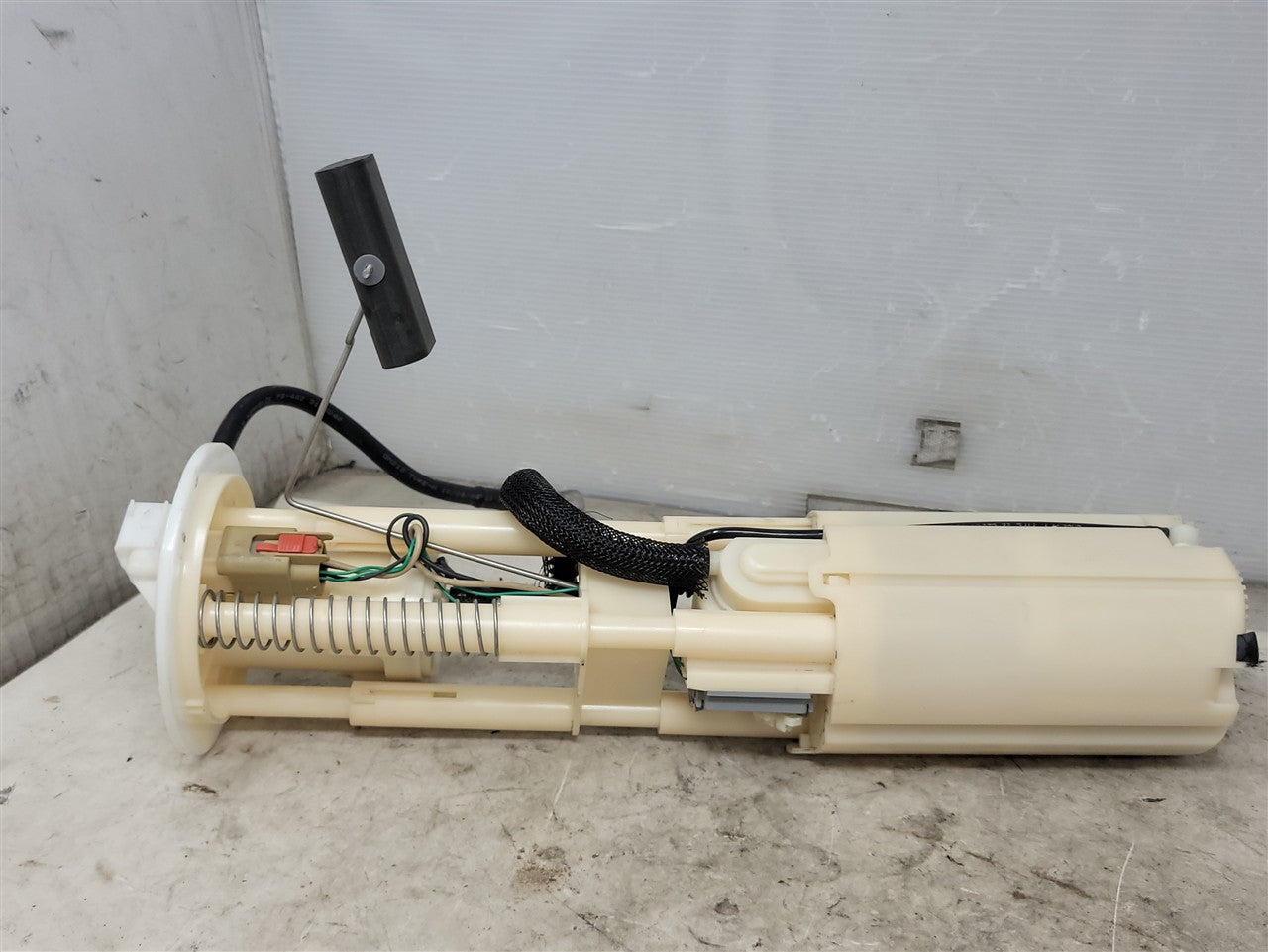 LH DRIVER IN TANK MAIN FUEL PUMP 15231468 34184 - image 4
