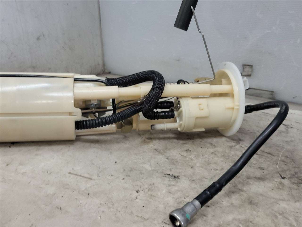 LH DRIVER IN TANK MAIN FUEL PUMP 15231468 34184 - image 8