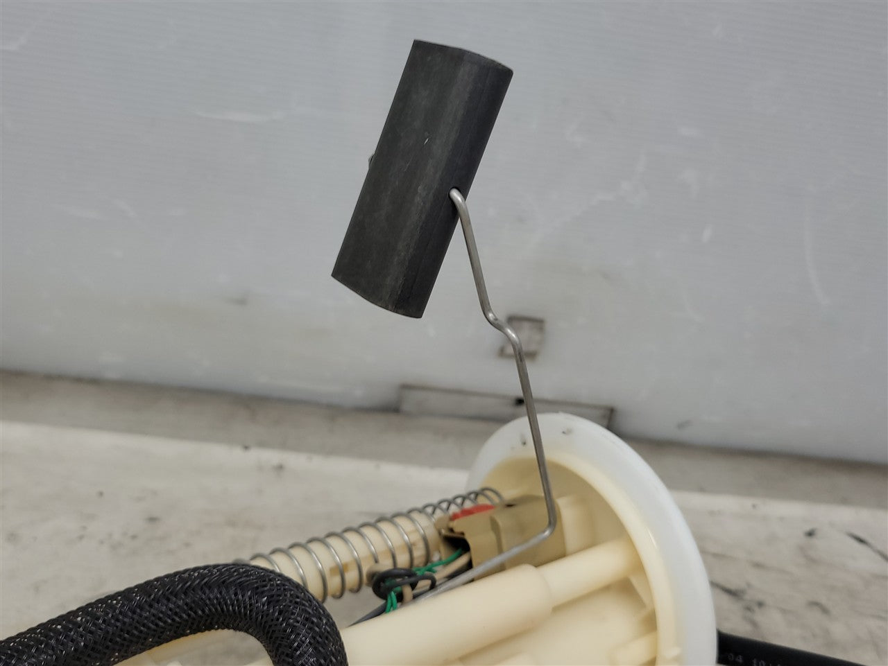 LH DRIVER IN TANK MAIN FUEL PUMP 15231468 34184 - image 9