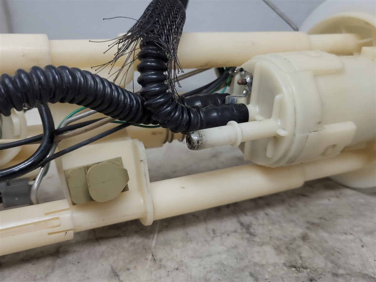 LH DRIVER IN TANK MAIN FUEL PUMP 15231468 34184 - image 10