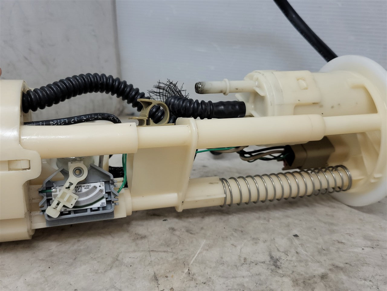 LH DRIVER IN TANK MAIN FUEL PUMP 15231468 34184 - image 11