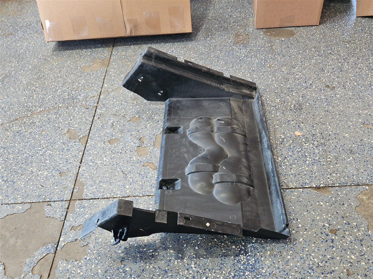 2005 CORVETTE FRONT RADIATOR SHROUD AIR BAFFLE DEFLECTOR 10305278 34186 - image 9
