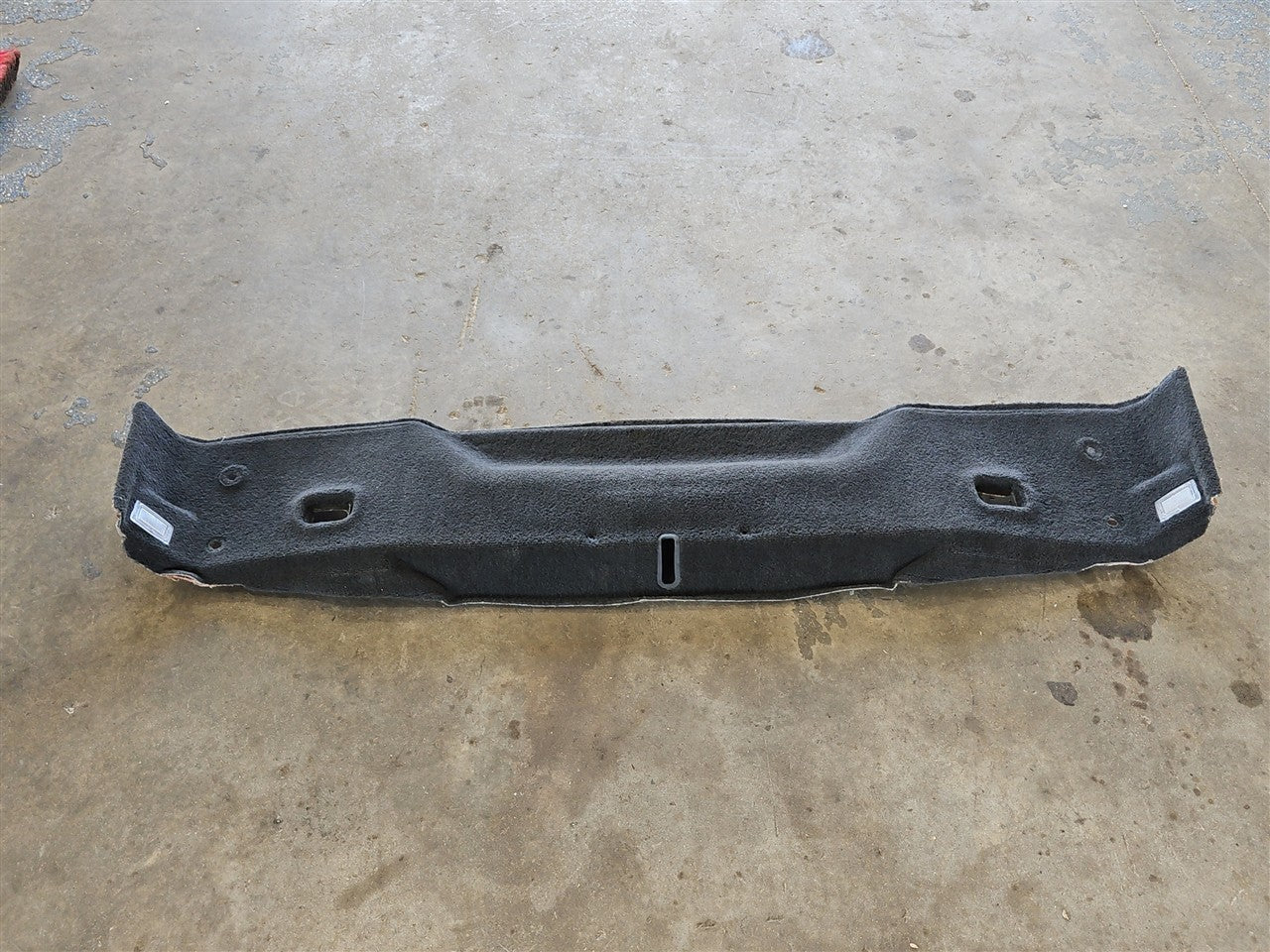 2005 CORVETTE REAR HATCH TRUNK CARPET PANEL OVER LATCH 15218118 34187 - image 3