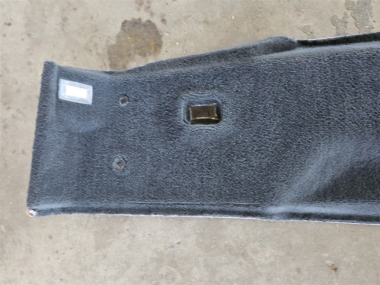 2005 CORVETTE REAR HATCH TRUNK CARPET PANEL OVER LATCH 15218118 34187 - image 6