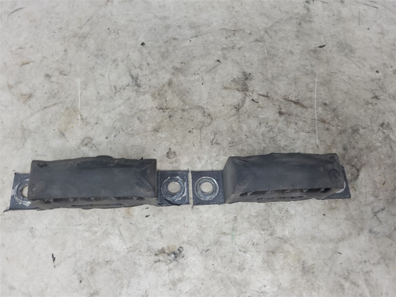 1999 CORVETTE OEM REAR EXHAUST MUFFLER HANGER RUBBER MOUNT PAIR LH RH 34193 - image 8