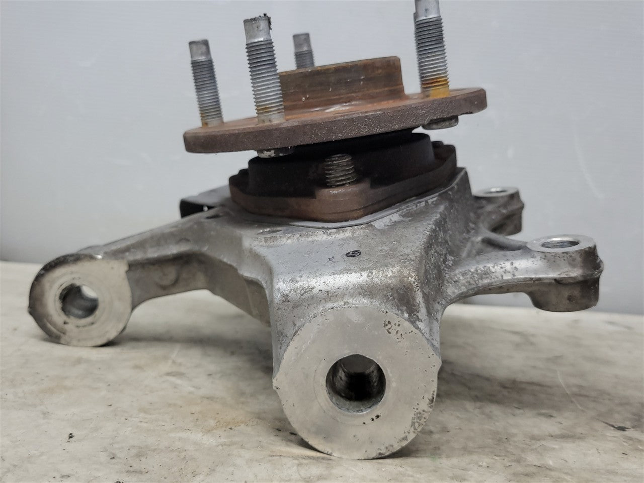 1999 CORVETTE LH DRIVER FRONT SPINDLE & HUB 64K MI 34194 - image 2