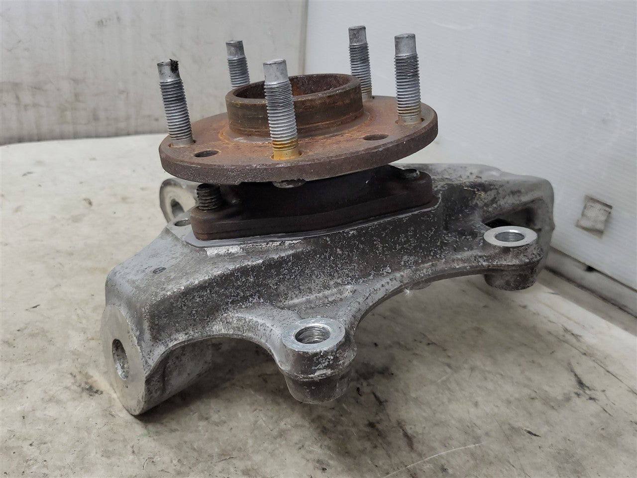 1999 CORVETTE LH DRIVER FRONT SPINDLE & HUB 64K MI 34194 - image 3