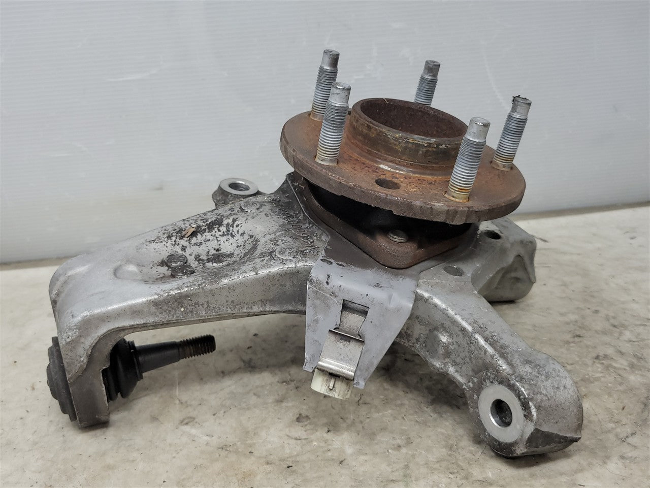 1999 CORVETTE LH DRIVER FRONT SPINDLE & HUB 64K MI 34194 - image 5