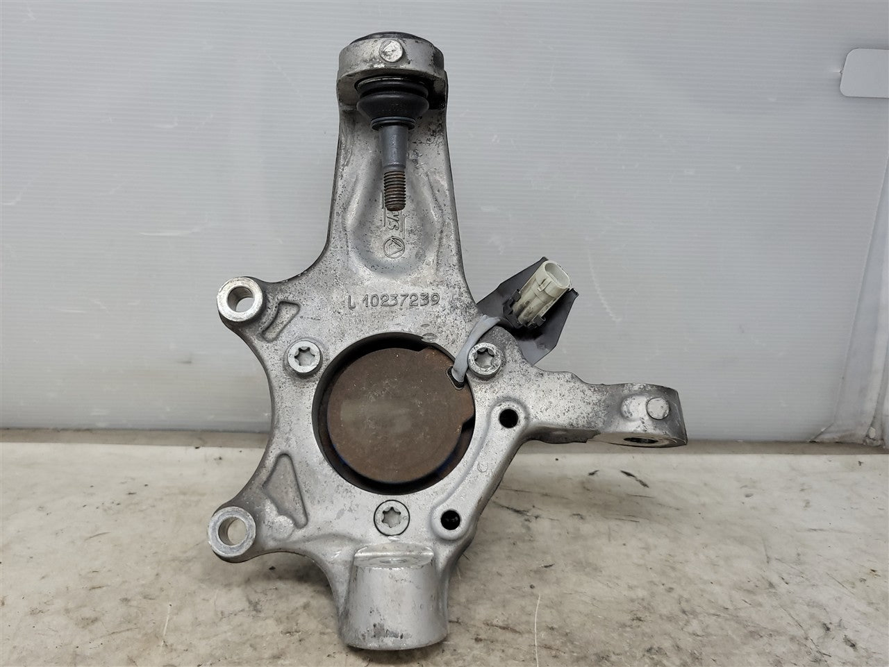 1999 CORVETTE LH DRIVER FRONT SPINDLE & HUB 64K MI 34194 - image 9
