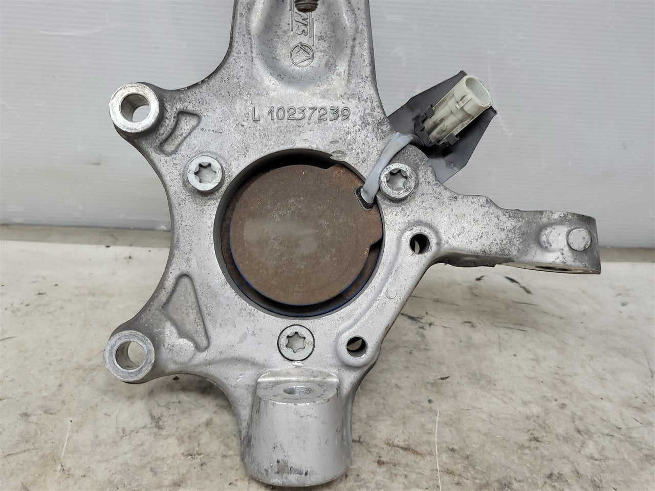 1999 CORVETTE LH DRIVER FRONT SPINDLE & HUB 64K MI 34194 - image 12