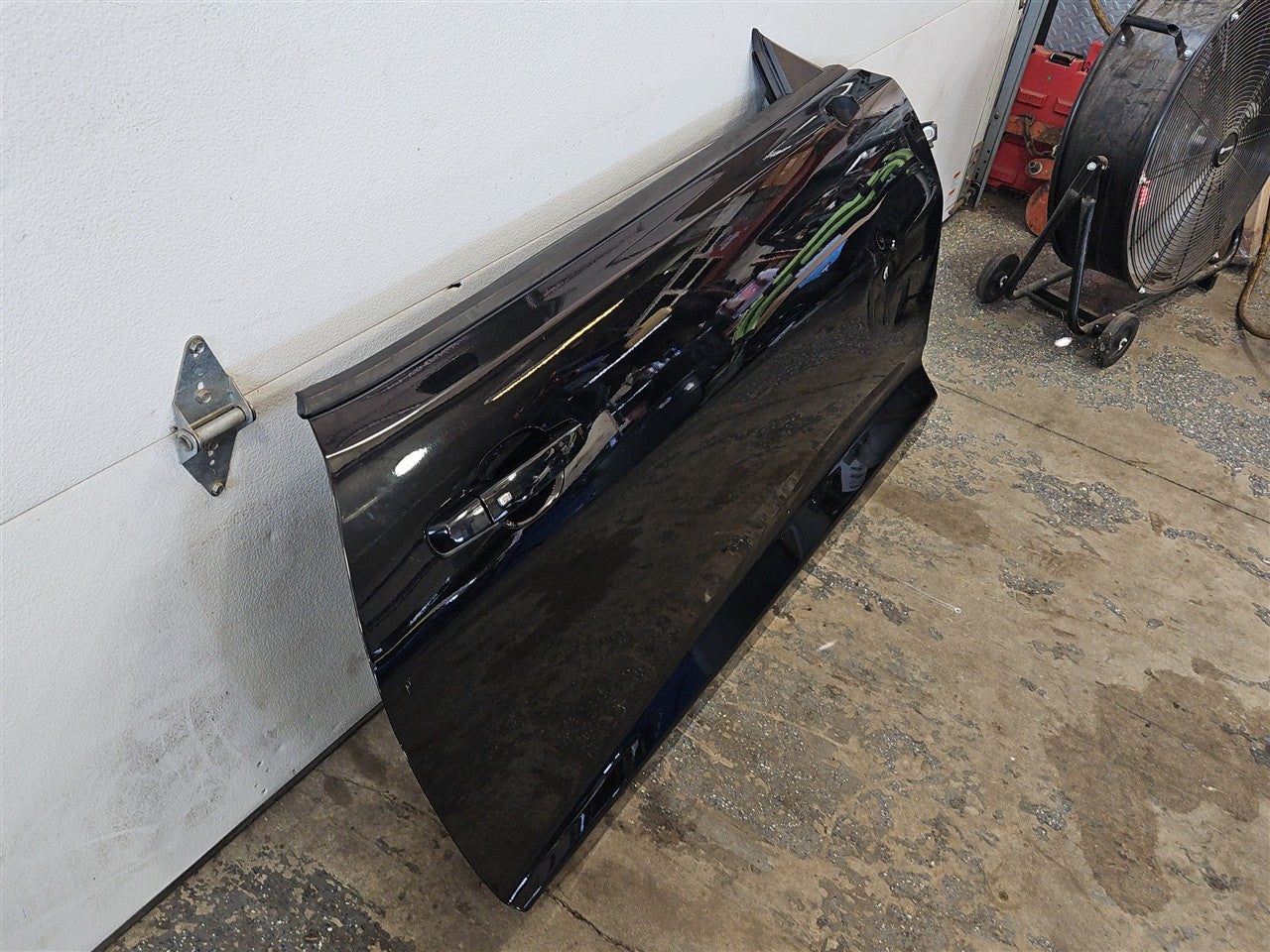 2016 CAMARO RH DOOR BLACK GBA 5DC DENTS BELOW MIRROR 34195 - image 2