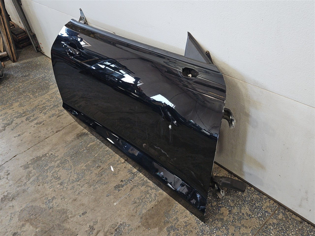 2016 CAMARO RH DOOR BLACK GBA 5DC DENTS BELOW MIRROR 34195 - image 3