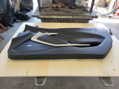 2016 CAMARO RH FRONT DOOR PANEL TRIM 2SS COUPE 34198 - image 2