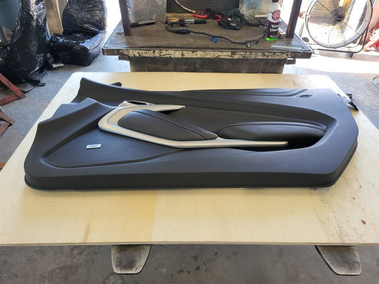 2016 CAMARO RH FRONT DOOR PANEL TRIM 2SS COUPE 34198 - image 2