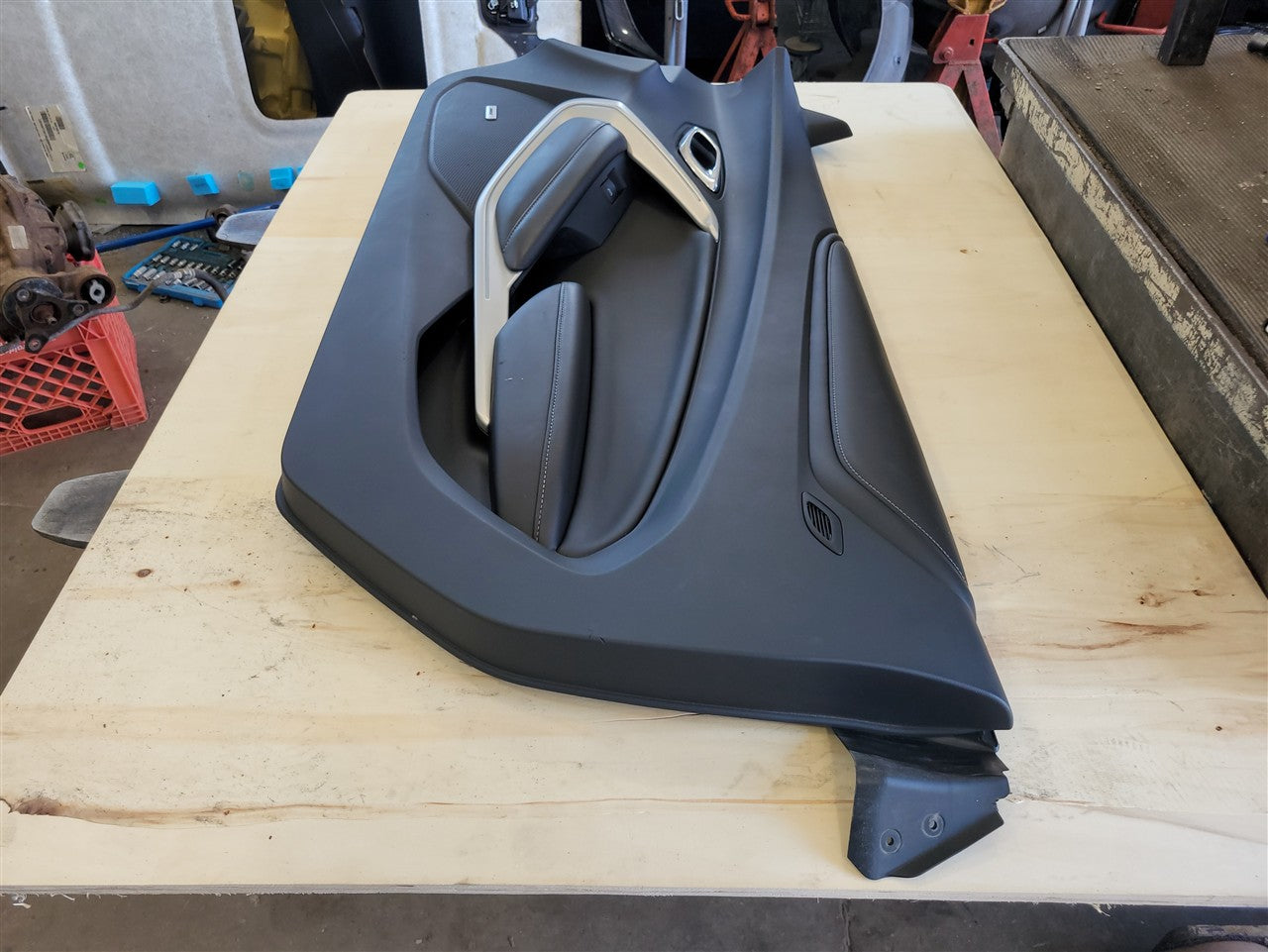 2016 CAMARO RH FRONT DOOR PANEL TRIM 2SS COUPE 34198 - image 3