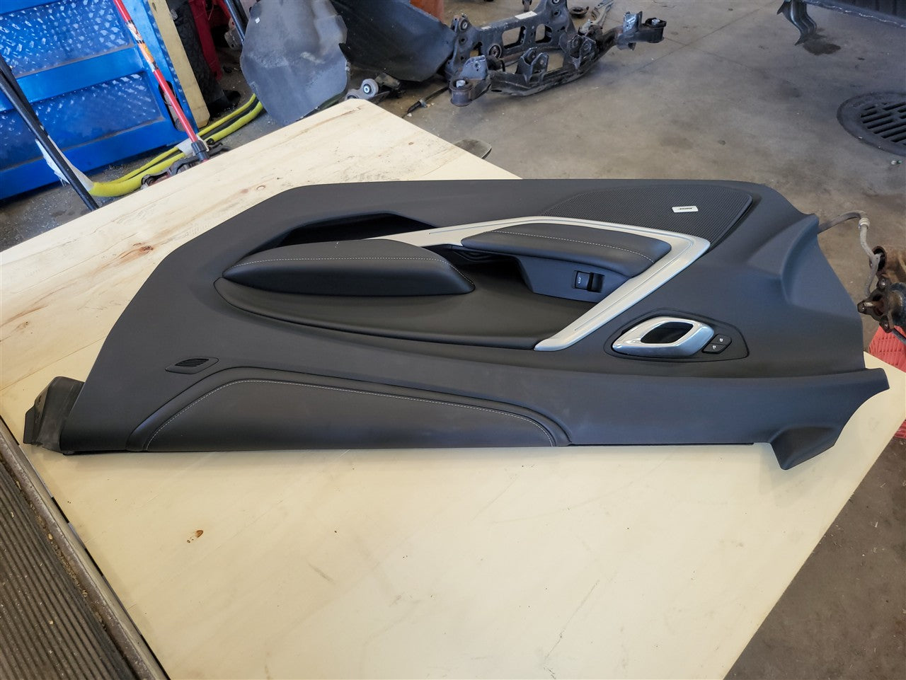 2016 CAMARO RH FRONT DOOR PANEL TRIM 2SS COUPE 34198 - image 5