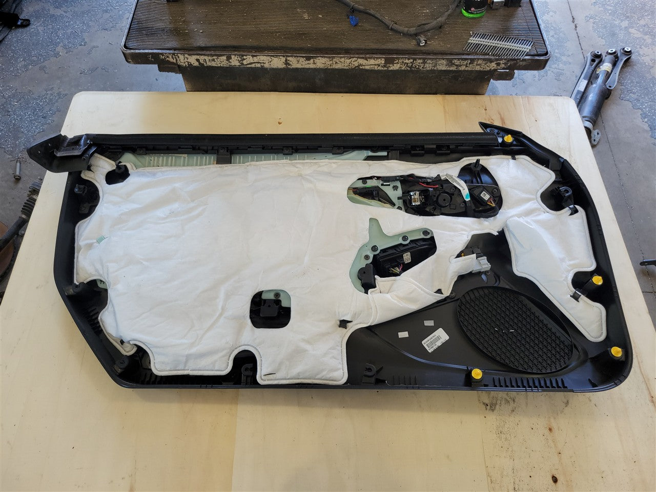 2016 CAMARO RH FRONT DOOR PANEL TRIM 2SS COUPE 34198 - image 6