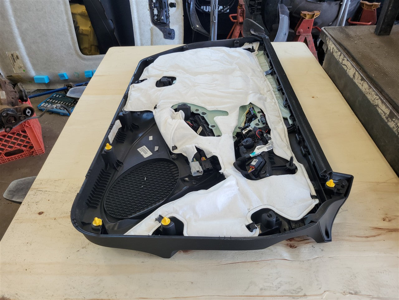 2016 CAMARO RH FRONT DOOR PANEL TRIM 2SS COUPE 34198 - image 8