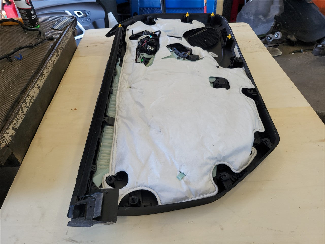 2016 CAMARO RH FRONT DOOR PANEL TRIM 2SS COUPE 34198 - image 9