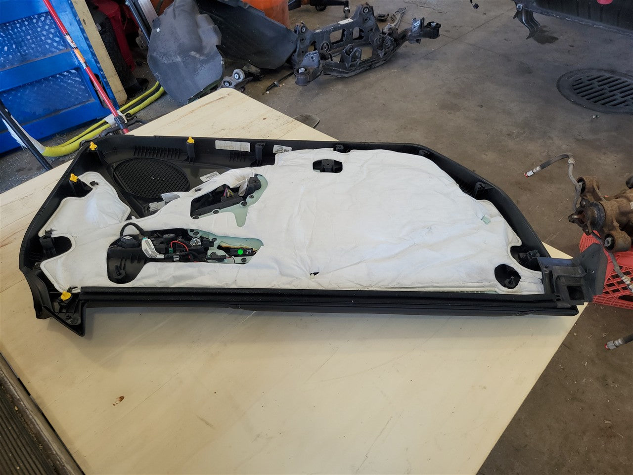2016 CAMARO RH FRONT DOOR PANEL TRIM 2SS COUPE 34198 - image 10