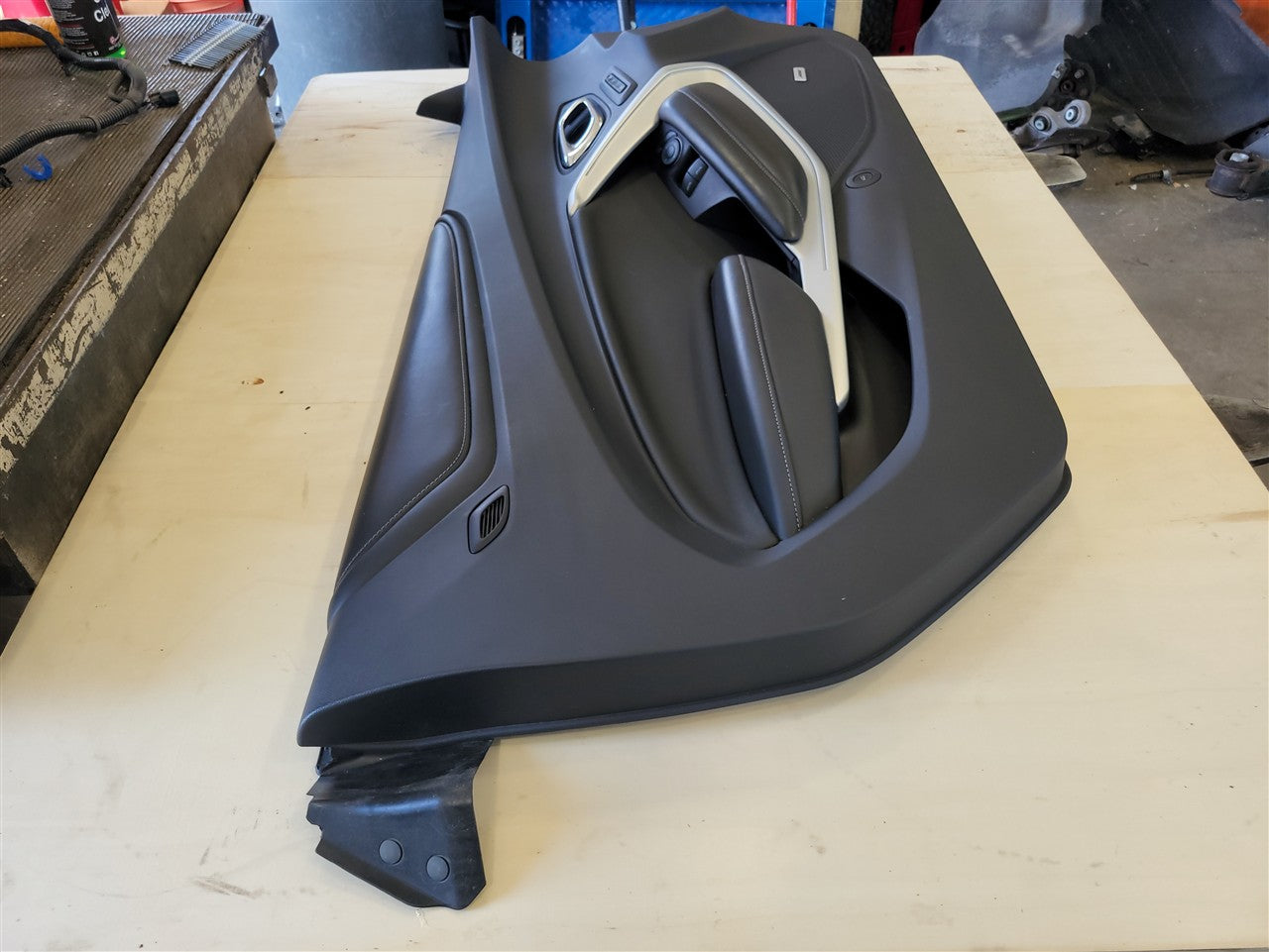 2016 CAMARO LH FRONT DOOR PANEL TRIM 2SS COUPE 34199 - image 4