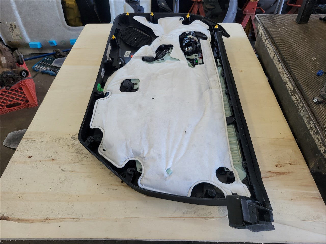 2016 CAMARO LH FRONT DOOR PANEL TRIM 2SS COUPE 34199 - image 8