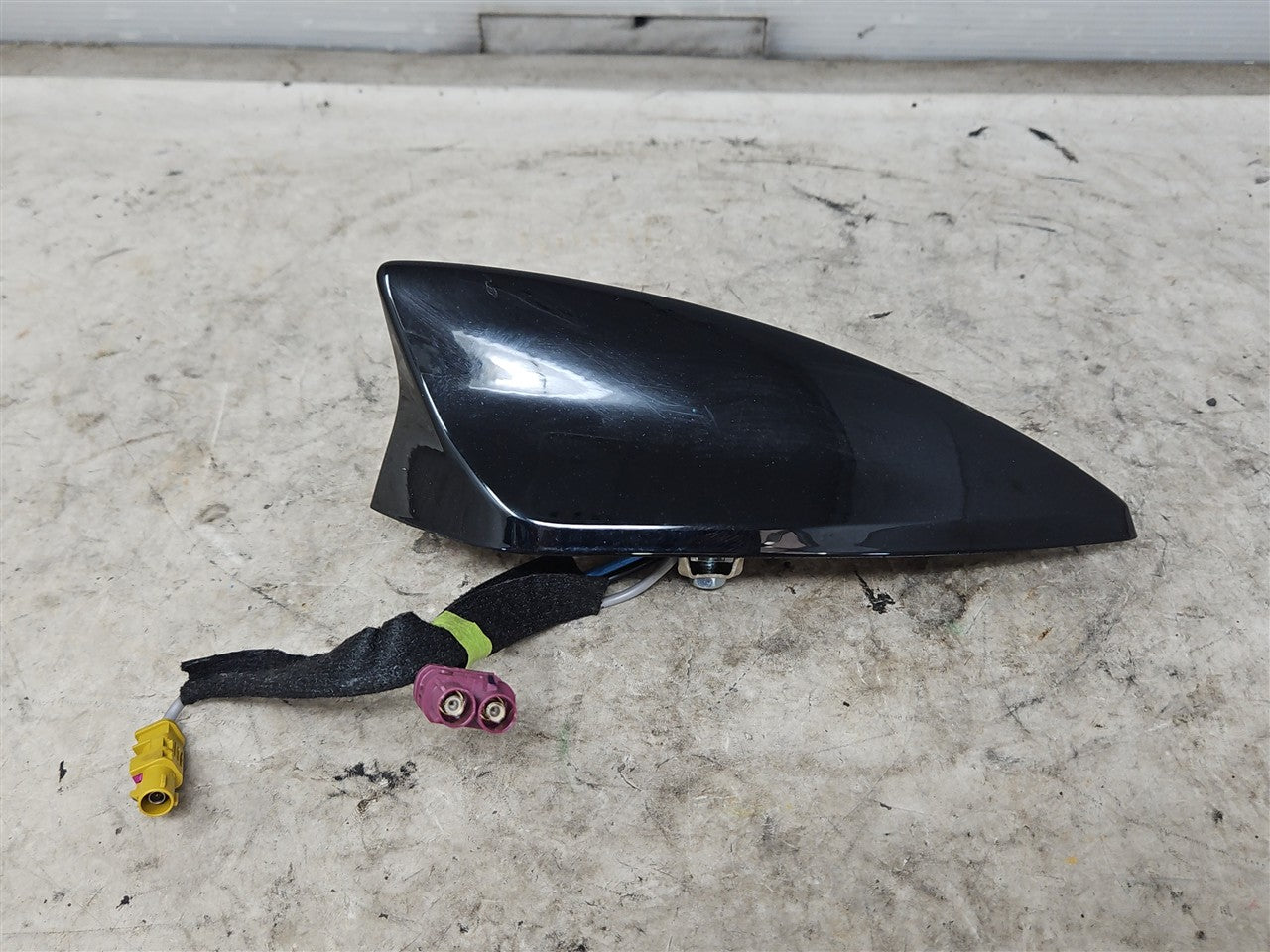 2016 CAMARO SHARK FIN ANTENNA BLACK GBA 23275786 34202 - image 1