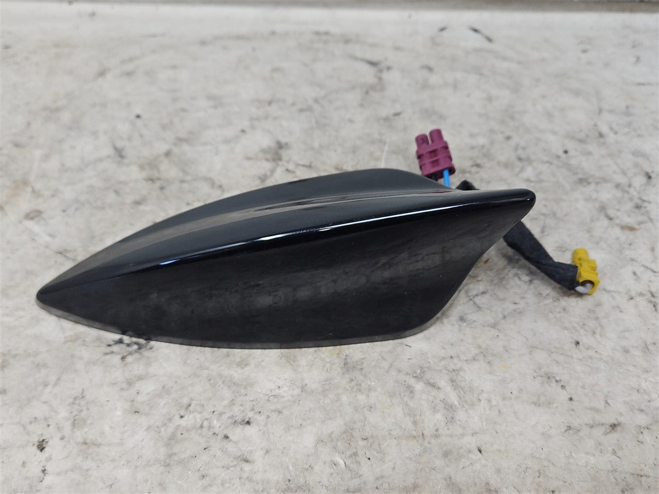 2016 CAMARO SHARK FIN ANTENNA BLACK GBA 23275786 34202 - image 3