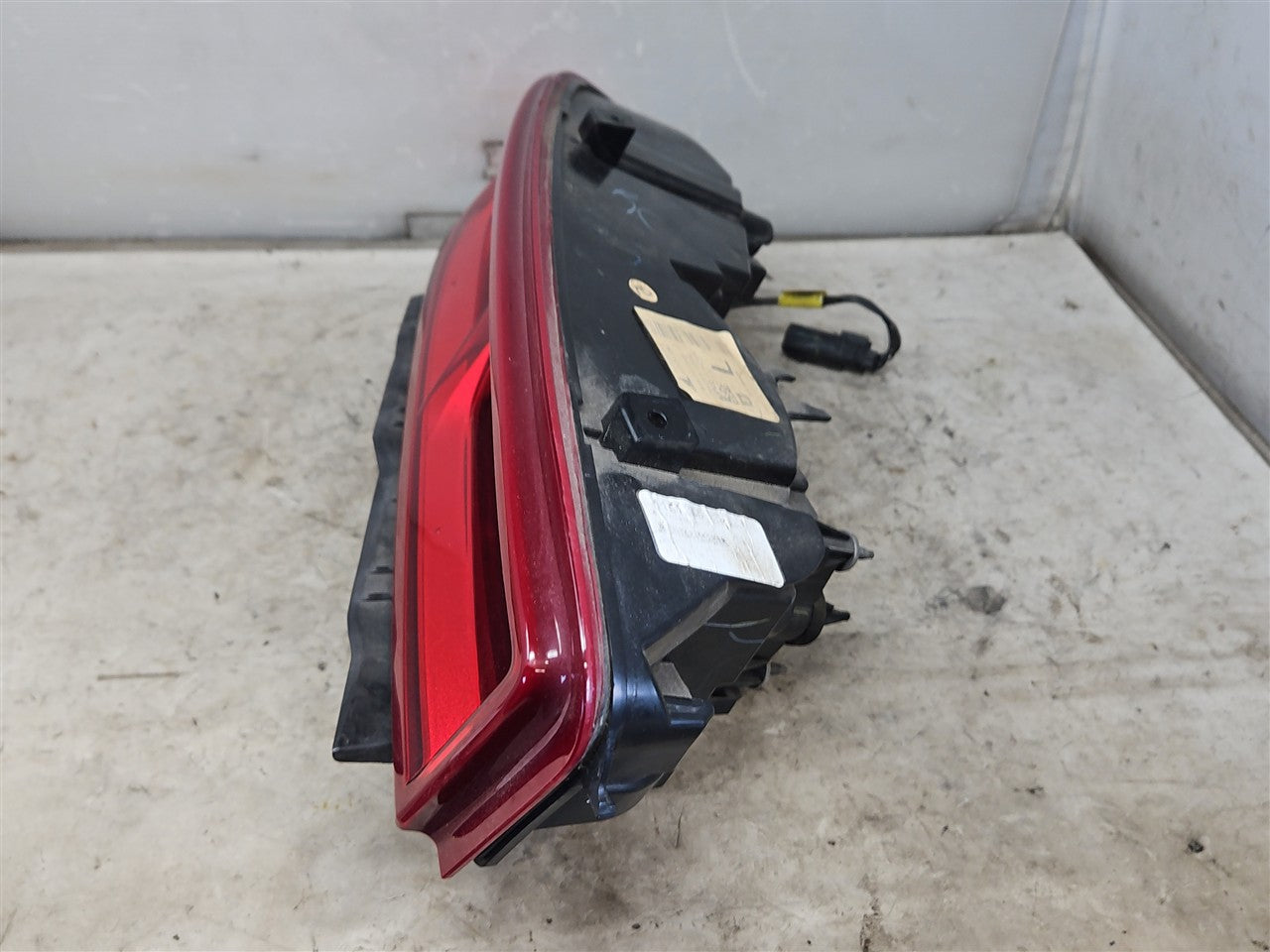 2016 CAMARO LH DRIVER TAIL LIGHT LAMP 34203 - image 4