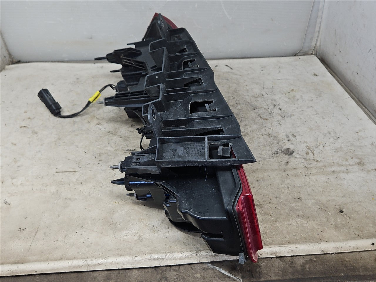 2016 CAMARO LH DRIVER TAIL LIGHT LAMP 34203 - image 9