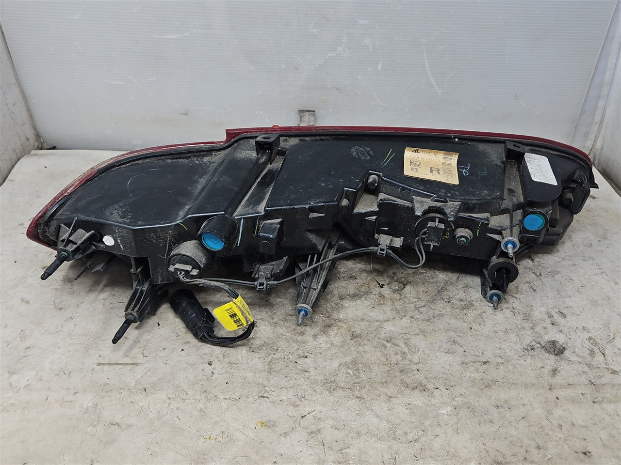 2016 CAMARO RH PASSENGER TAIL LIGHT 34204 - image 3