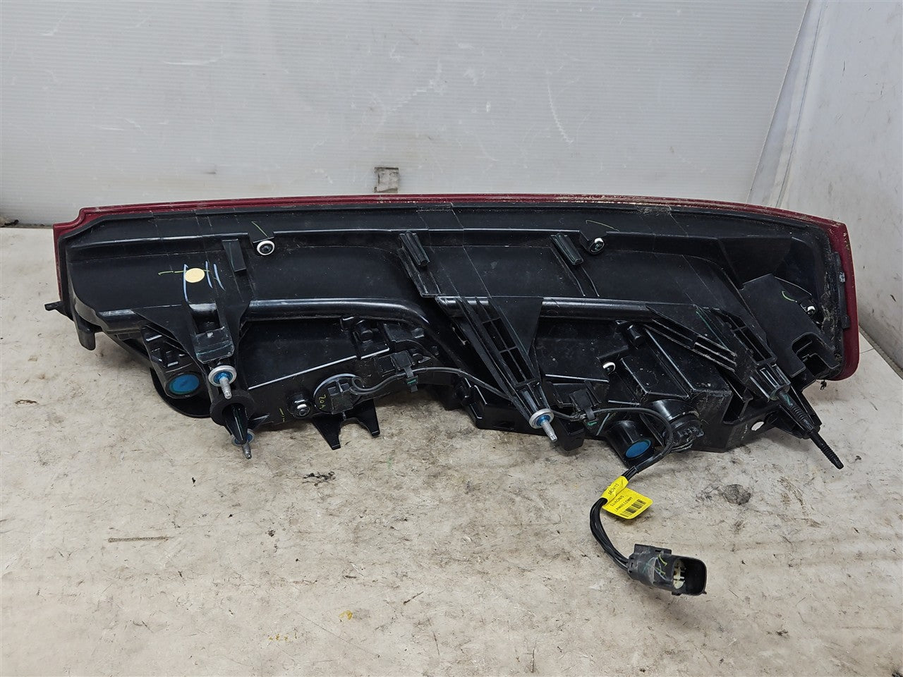 2016 CAMARO RH PASSENGER TAIL LIGHT 34204 - image 8
