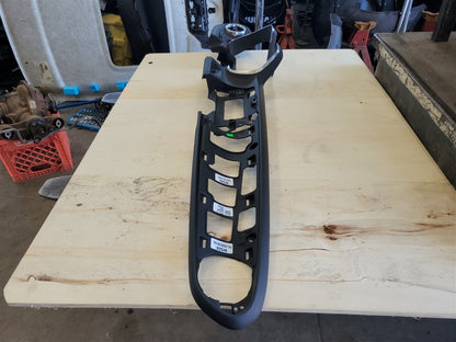 2016 CAMARO CLUSTER RADIO DASH BEZEL 84225815 34207 - image 4