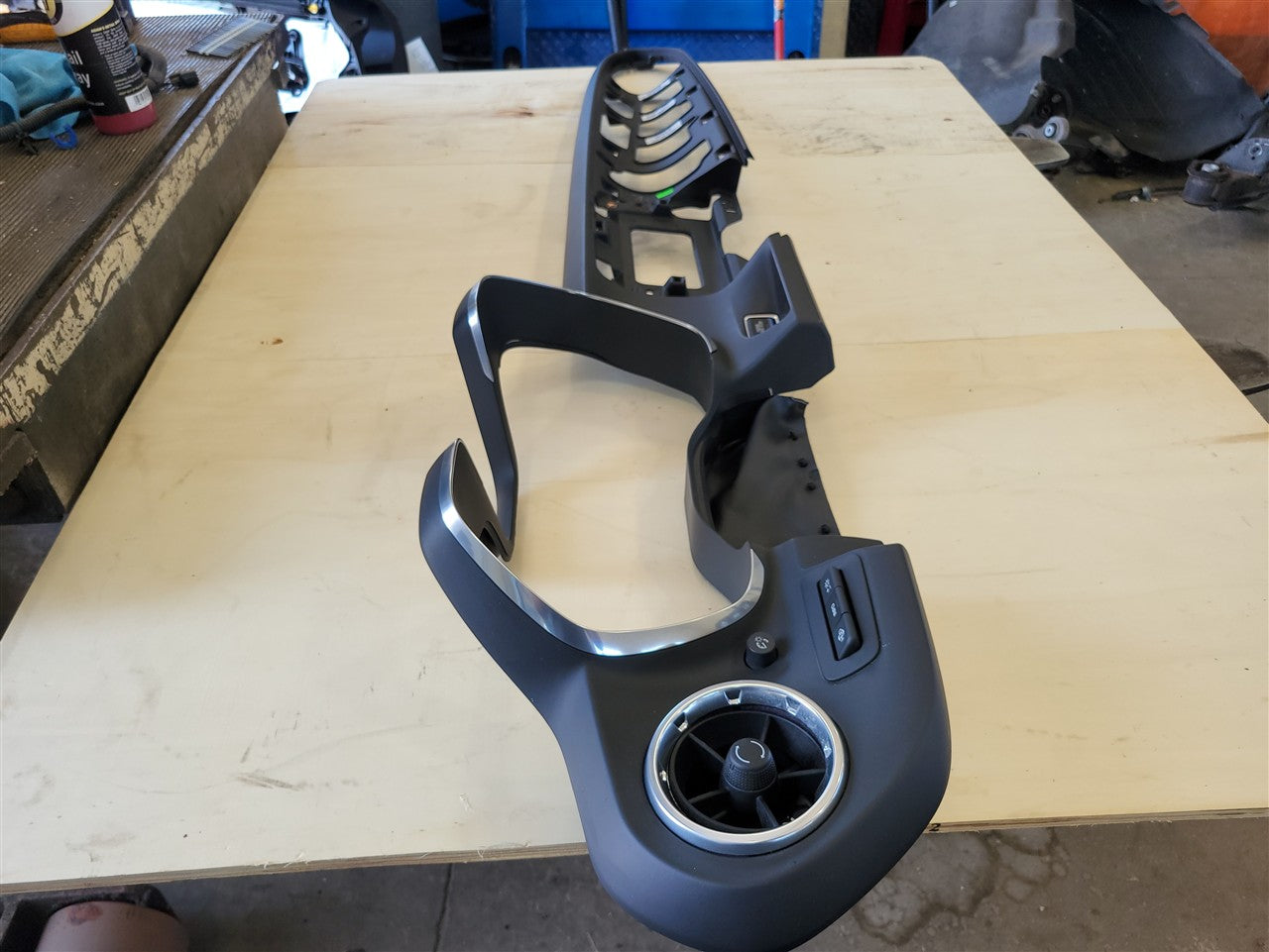 2016 CAMARO CLUSTER RADIO DASH BEZEL 84225815 34207 - image 7