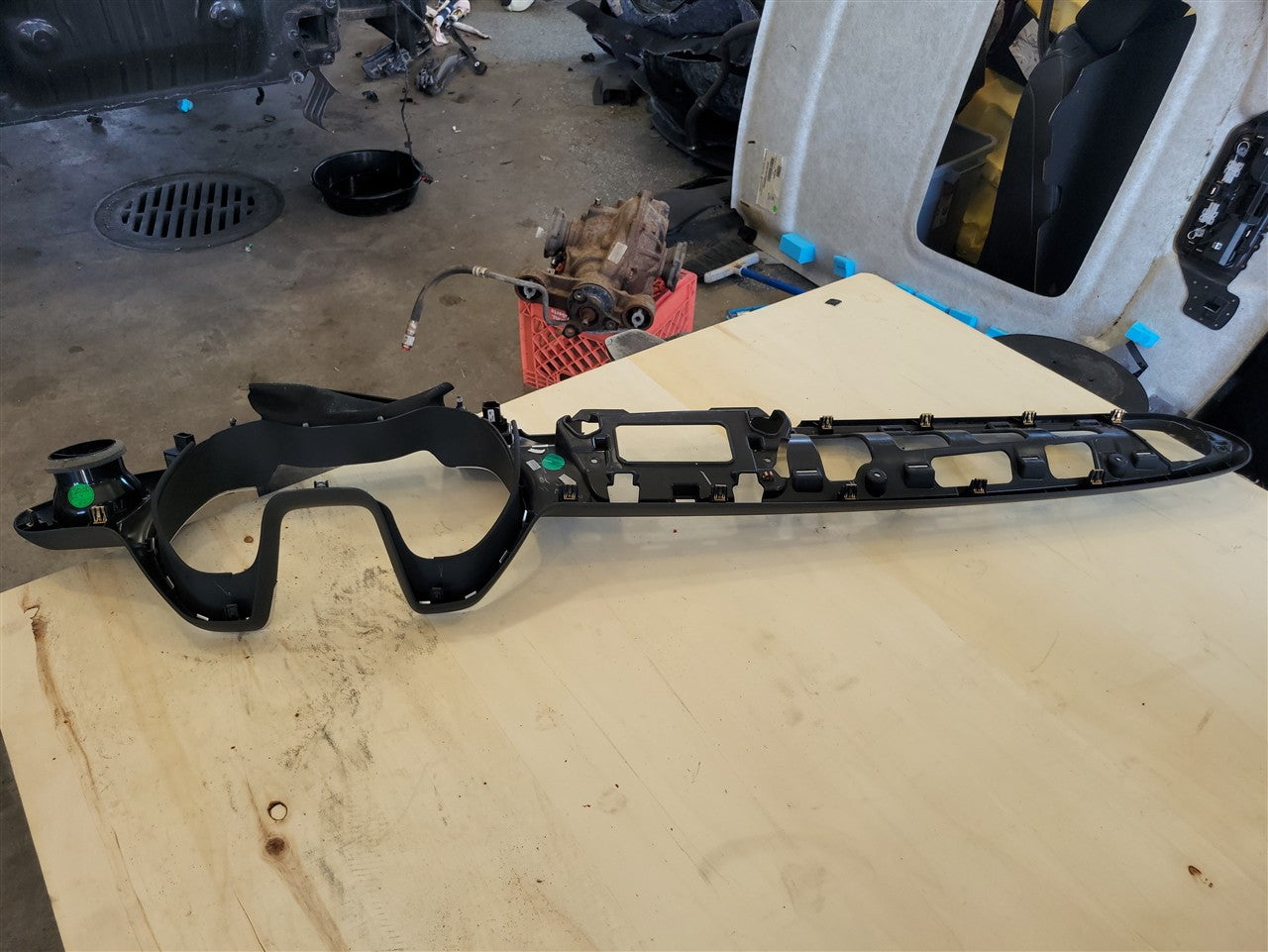 2016 CAMARO CLUSTER RADIO DASH BEZEL 84225815 34207 - image 12